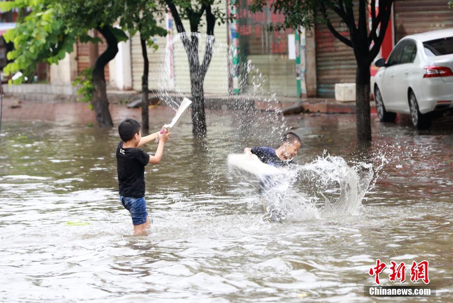 水杯壁很多气泡能喝吗